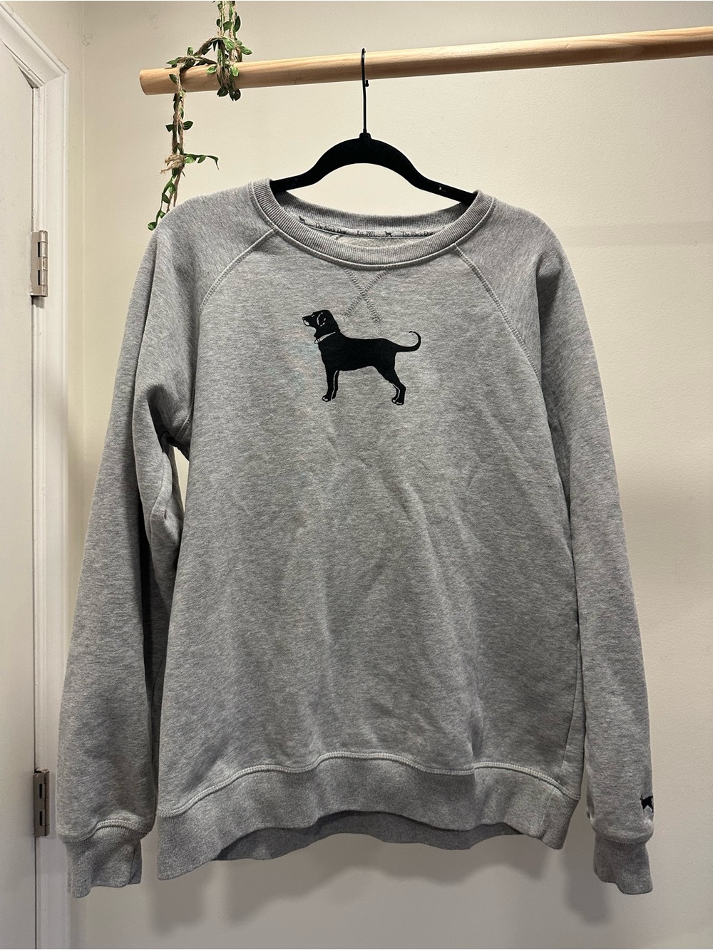 Women’s XXL (small fit)| The Black Dog Crewneck Sweatshirt from Martha’s Vineyar